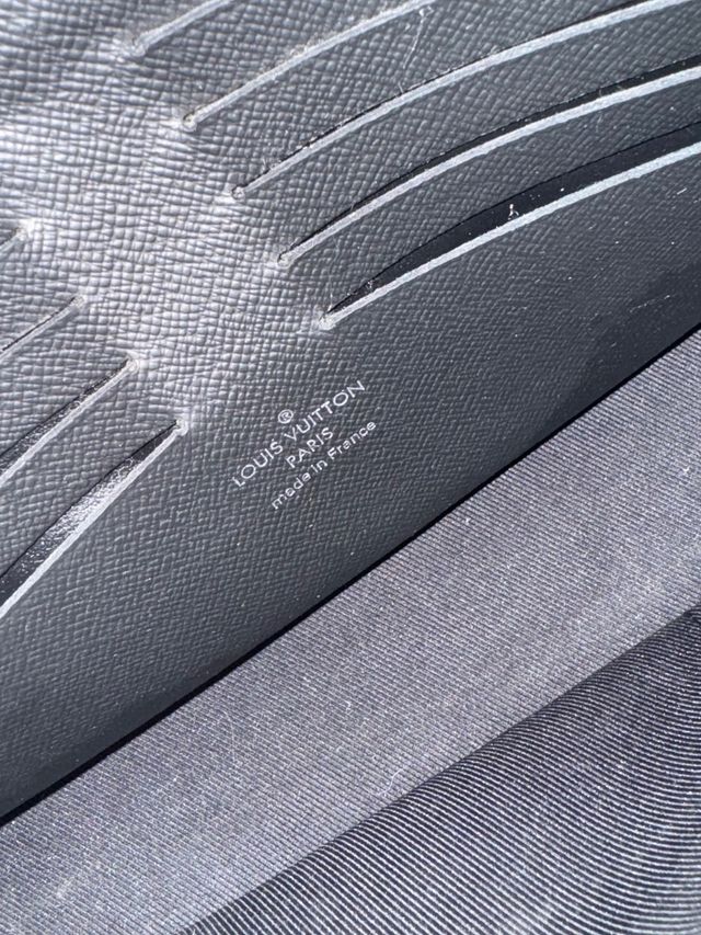 Cartera Louis Vuitton Kasai Negra Plata