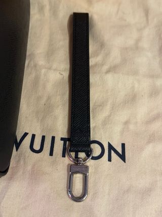 Cartera Louis Vuitton Kasai Negra Plata