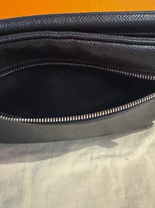 Cartera Louis Vuitton Kasai Negra Plata