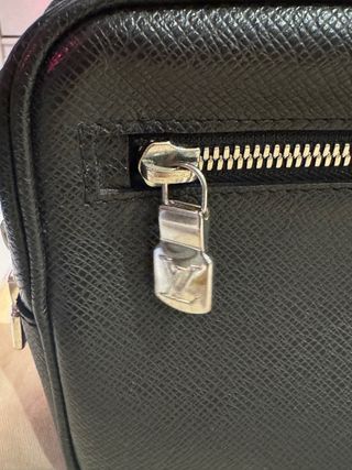 Cartera Louis Vuitton Kasai Negra Plata