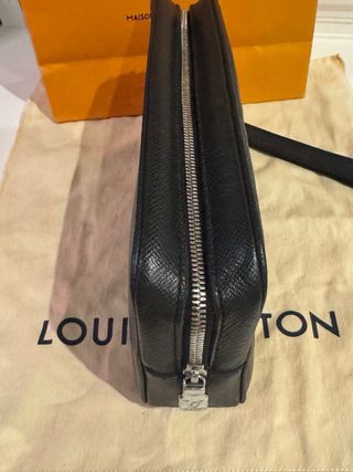 Cartera Louis Vuitton Kasai Negra Plata