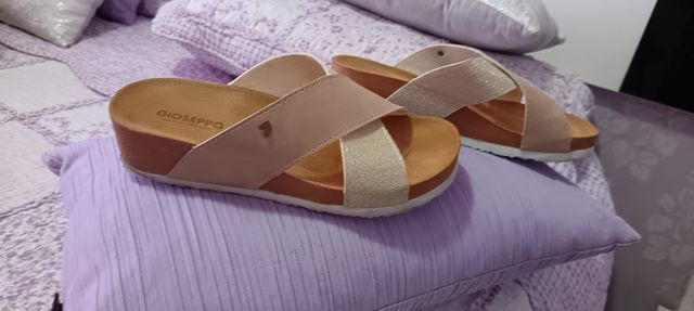 Sandalias Giossepo Plataforma Beige y Dorado