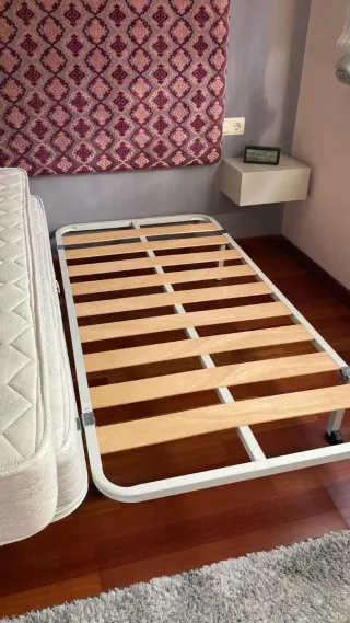 Habitación completa: 2 camas y cabecero+ mesillas.