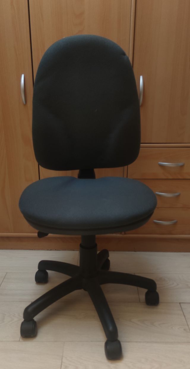 Silla de oficina con ruedas