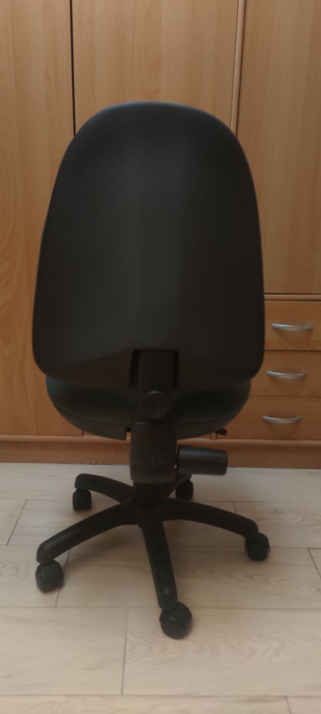 Silla de oficina con ruedas