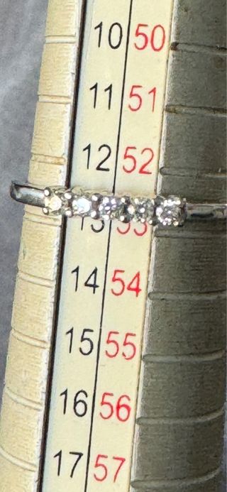 Sortija oro blanco 18 k., y 5 diamantes talla 13