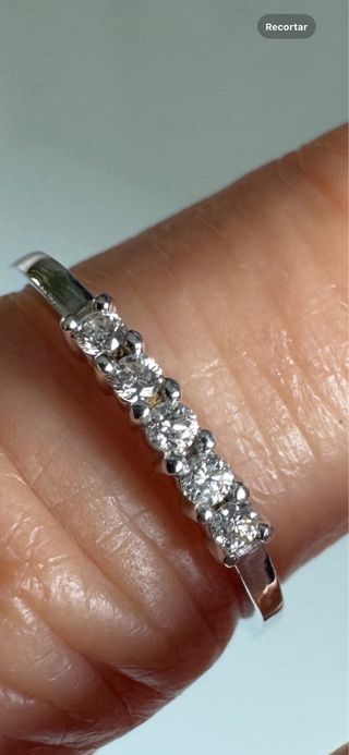 Sortija oro blanco 18 k., y 5 diamantes talla 13