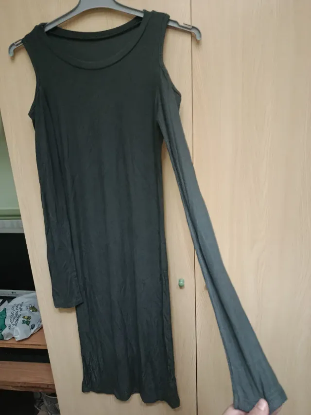 Vestido largo verde con hombros descubiertos Licra