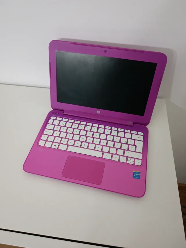 Ordenador portátil HP rosa