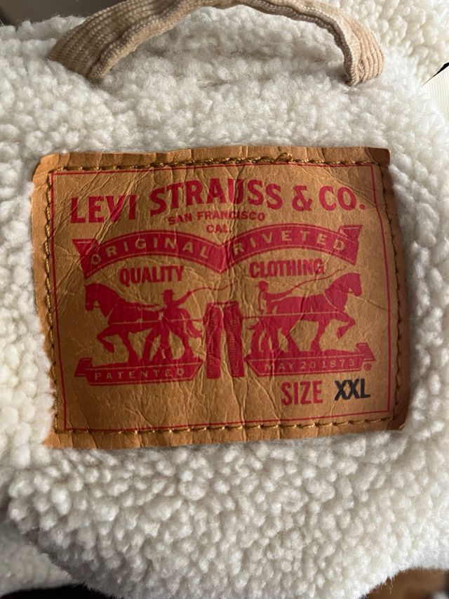 Chaqueta Levi's pana beige forro sherpa