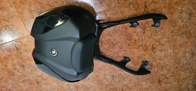 Portaequipajes y Maleta Top Case 45L Yamaha