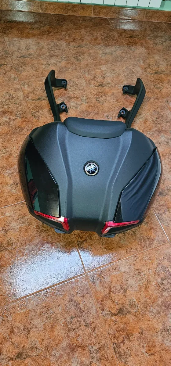 Portaequipajes y Maleta Top Case 45L Yamaha