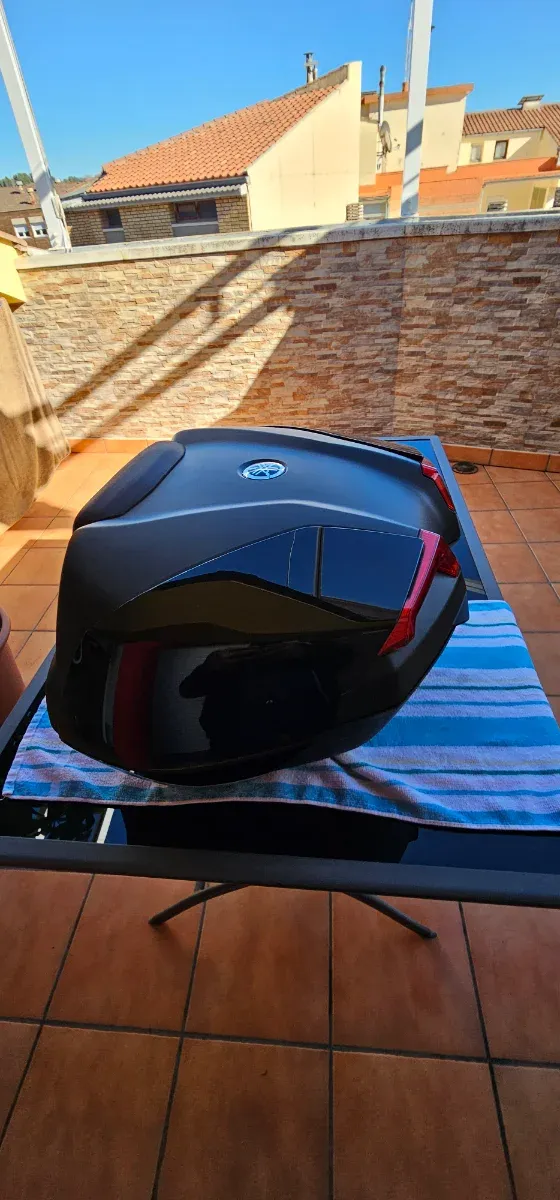 Portaequipajes y Maleta Top Case 45L Yamaha