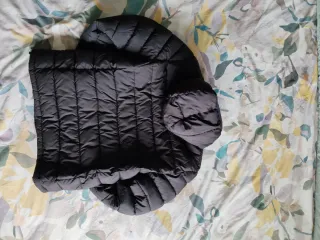 Cazadora negra P&B acolchada con capucha