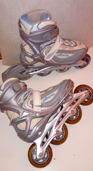 Patines en línea plateados y azules n 38