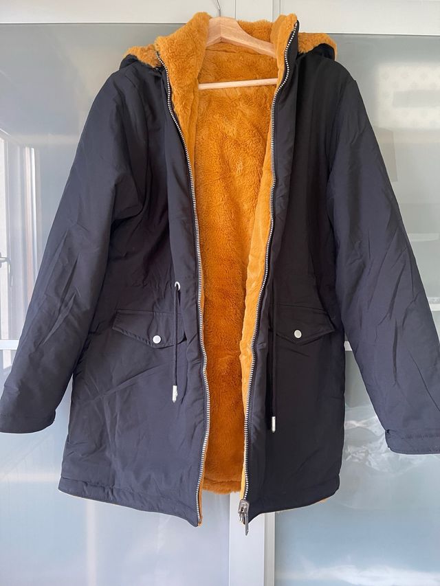 Abrigo reversible mujer negro y ocre.