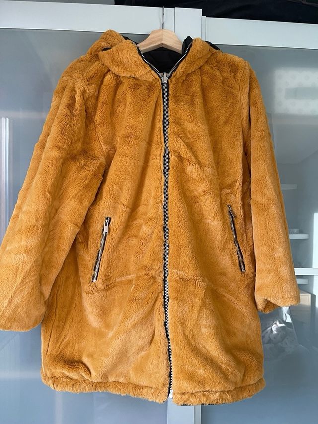 Abrigo reversible mujer negro y ocre.