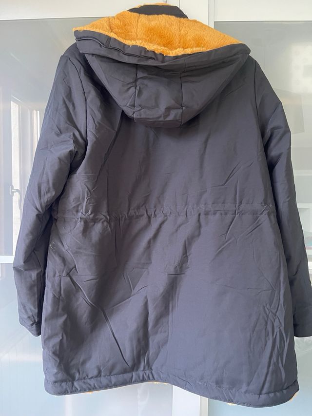 Abrigo reversible mujer negro y ocre.