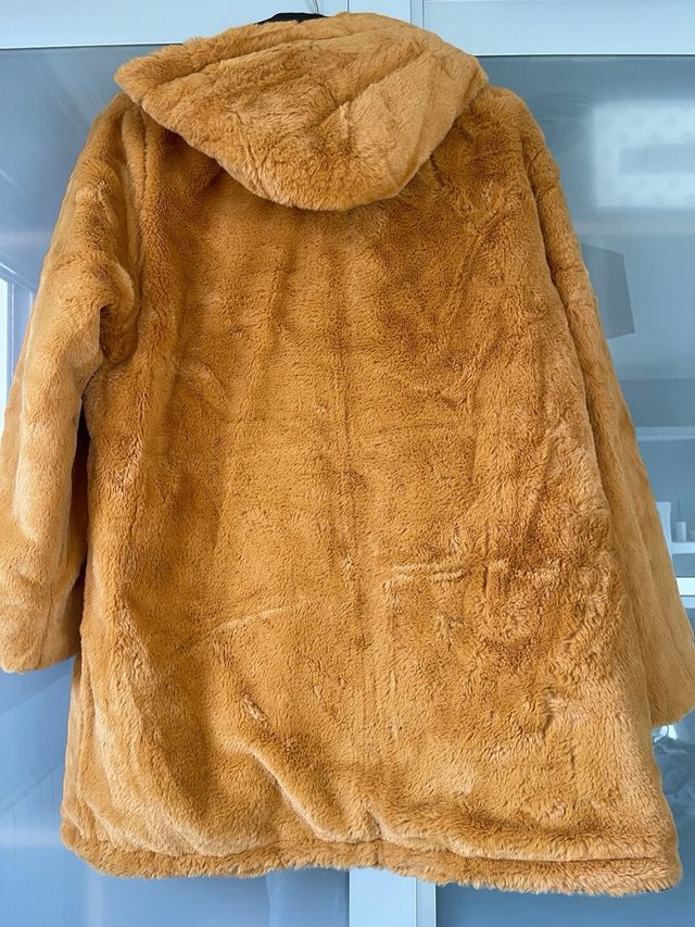 Abrigo reversible mujer negro y ocre.