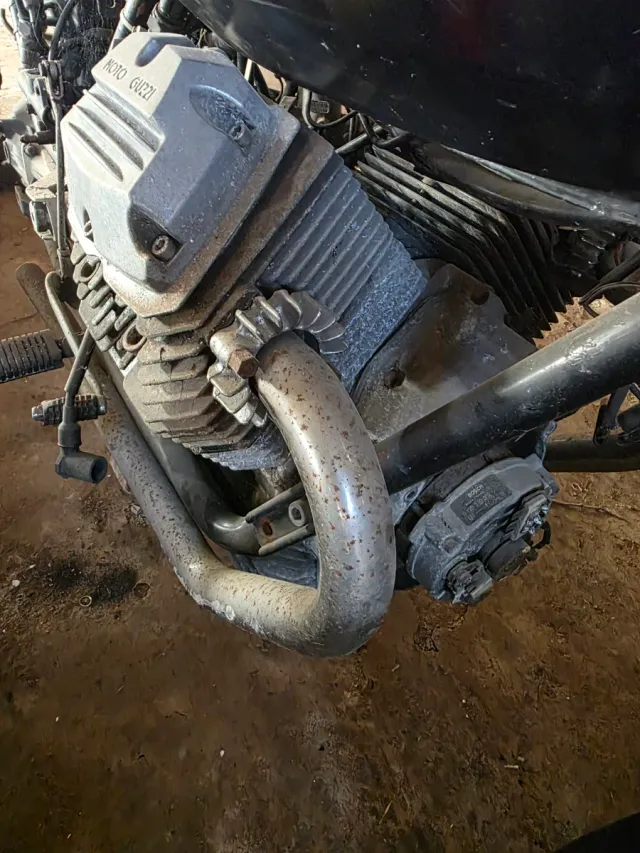 Motor Moto Guzzi V50 para reparar.