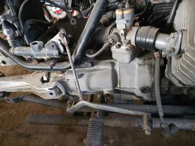 Motor Moto Guzzi V50 para reparar.