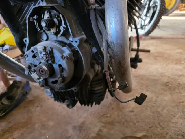 Motor Moto Guzzi V50 para reparar.