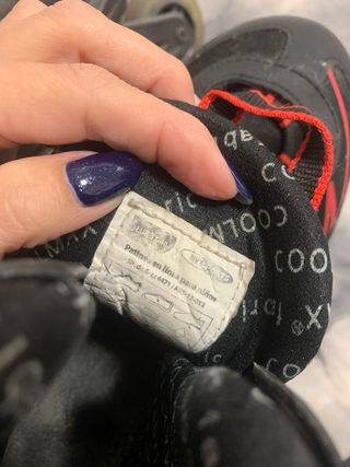 Patines en línea HY SPORTS negros y rojos.