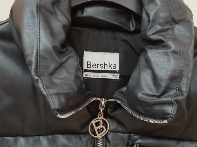 Chaleco polipiel Bershka negro