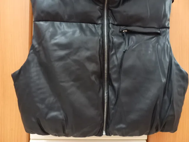 Chaleco polipiel Bershka negro