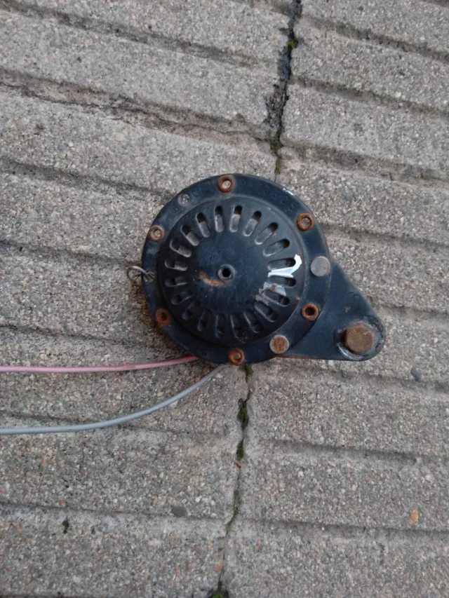 Claxon Rieju RV 50 averiado