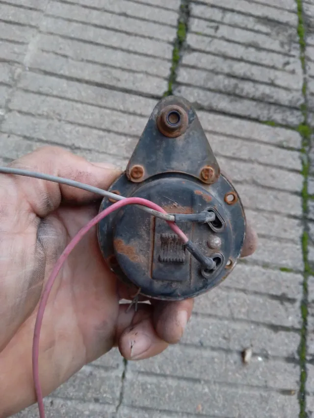 Claxon Rieju RV 50 averiado