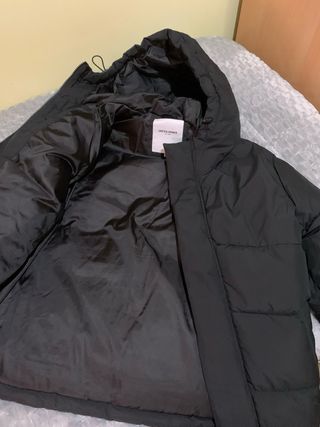 Chaquetón Jack & Jones negra con capucha