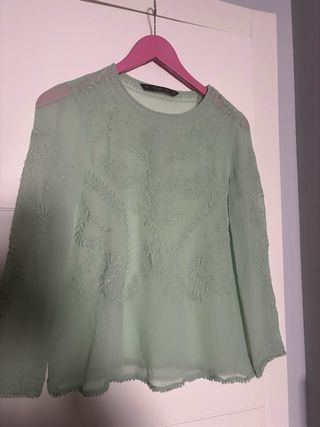 Blusa Zara verde claro bordada Talla M