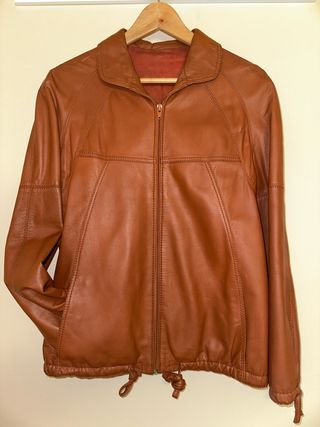 Cazadora de cuero marrón