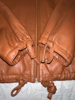 Cazadora de cuero marrón