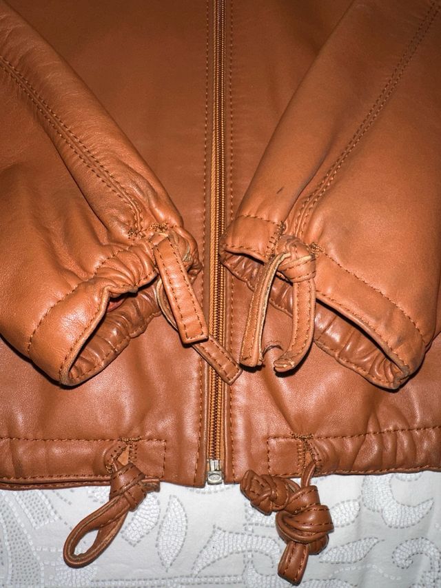 Cazadora de cuero marrón