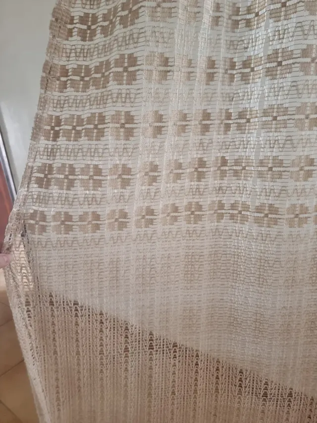 Cortinas beige con encaje