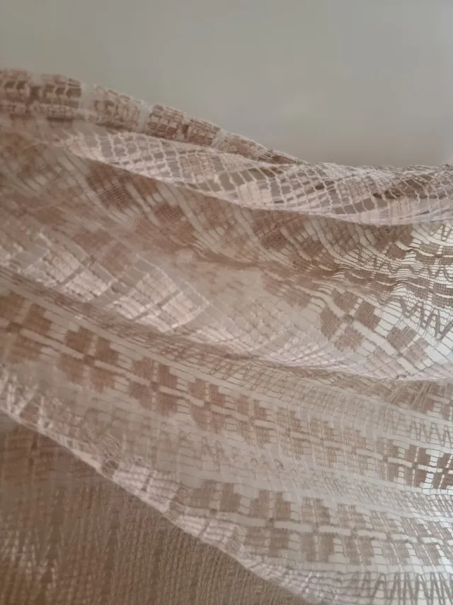 Cortinas beige con encaje