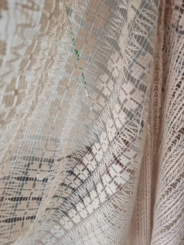 Cortinas beige con encaje