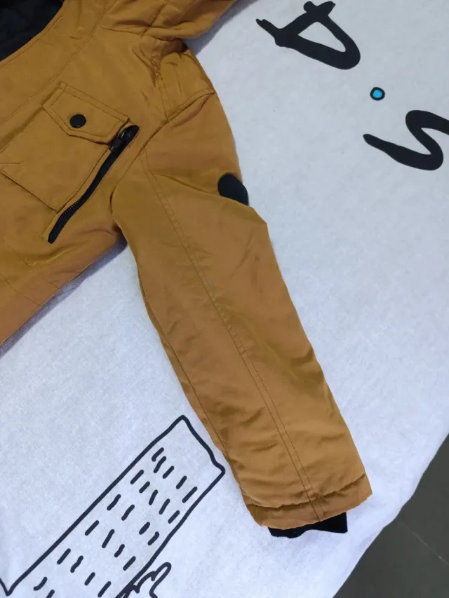 Chaqueta niño amarilla y negra talla 128