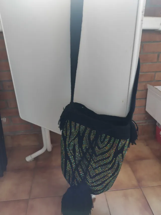 Bolso Wayuu bandolera negro apliques brillantes