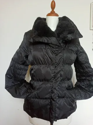 Piumino donna nero con pelliccia