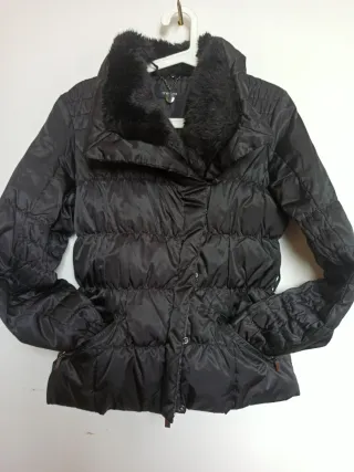 Piumino donna nero con pelliccia