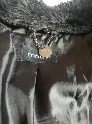 Piumino donna nero con pelliccia