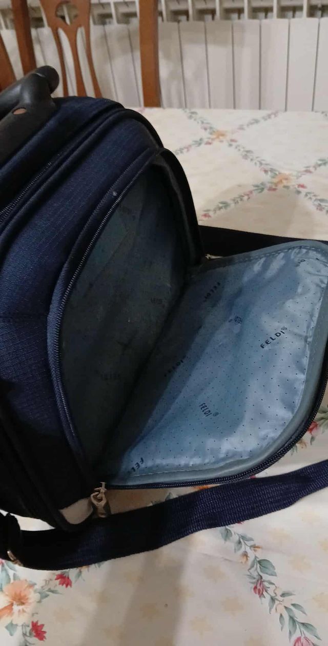 Beauty case da viaggio blu e bianco