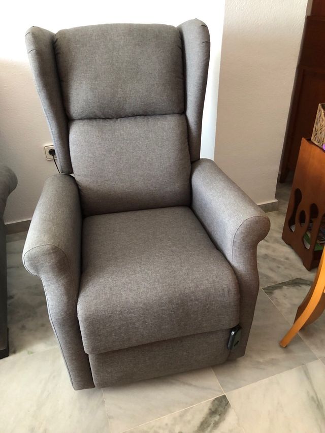 Sillón reclinable eléctrico/hidráulico.