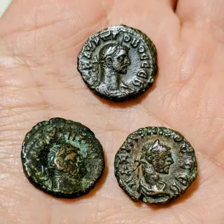 Lotto 9: 3 Antiche Monete Romane