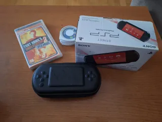 PSP Street + Funda + Caja + Cargador + 9 juegos.