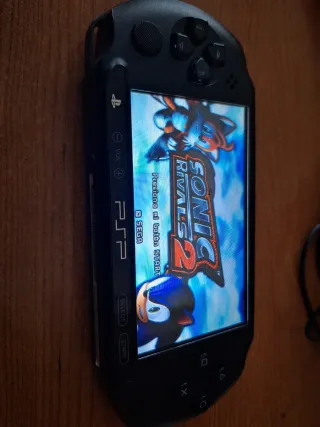 PSP Street + Funda + Caja + Cargador + 9 juegos.