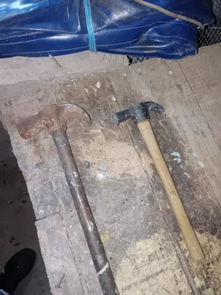 2 Martillos y gancho